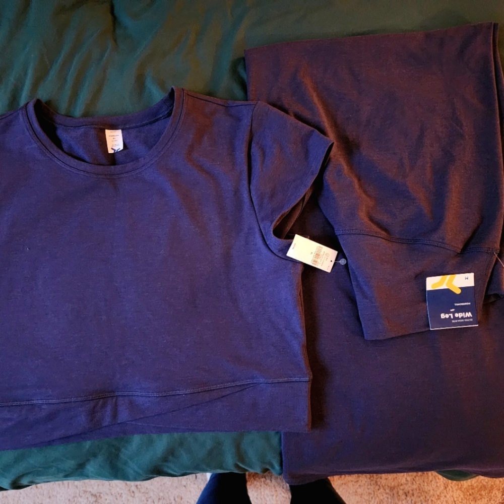 Old Navy wide leg  Athletic leggings and crop top